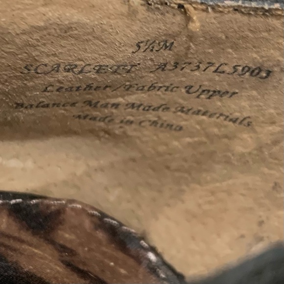 Sam Edelman Heels Women's Size 5.5 Scarlet T-Strap Open Toe Gold Blk Spiked Heel - Picture 8 of 14